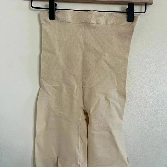 Shapermint Empetua® High-Waisted Shaper Short M/ L Shapewear - Picture 3 of 7